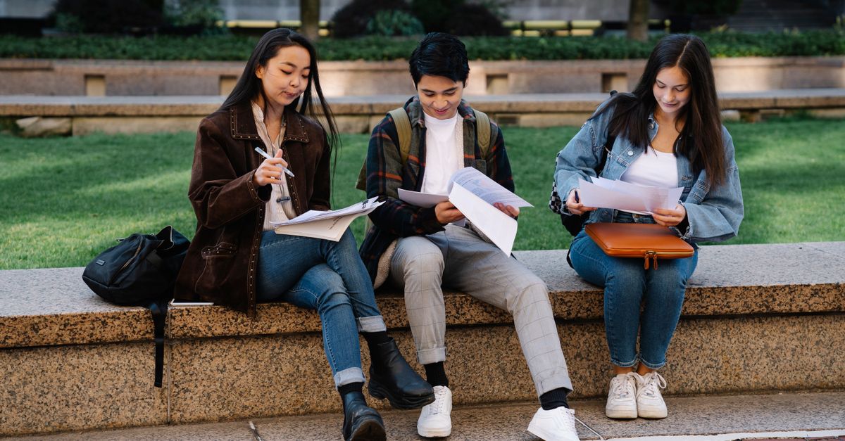 Étudier à l'étranger : Attention, vos services français pourraient soudainement devenir inaccessibles 3 découvrez les avantages et conseils pour étudier à l'étranger, vivre une expérience unique et enrichissante tout en développant vos compétences académiques et culturelles.