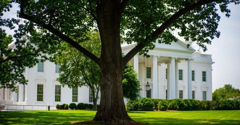 Trump cherche à exclure CNN et plusieurs autres médias de la Maison Blanche
