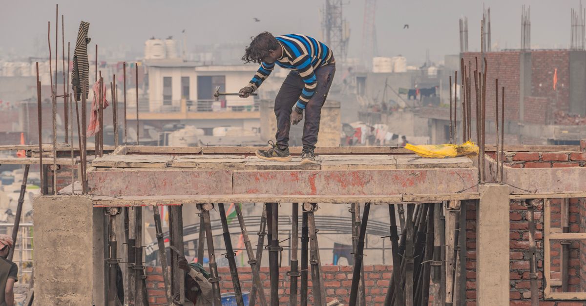 Sous les pavés, la plage : Plongée au cœur des luttes urbaines avec Le Club de Mediapart 3 découvrez 'urban struggles', une exploration captivante des défis quotidiens en milieu urbain, entre luttes sociales et quête de solidarité.