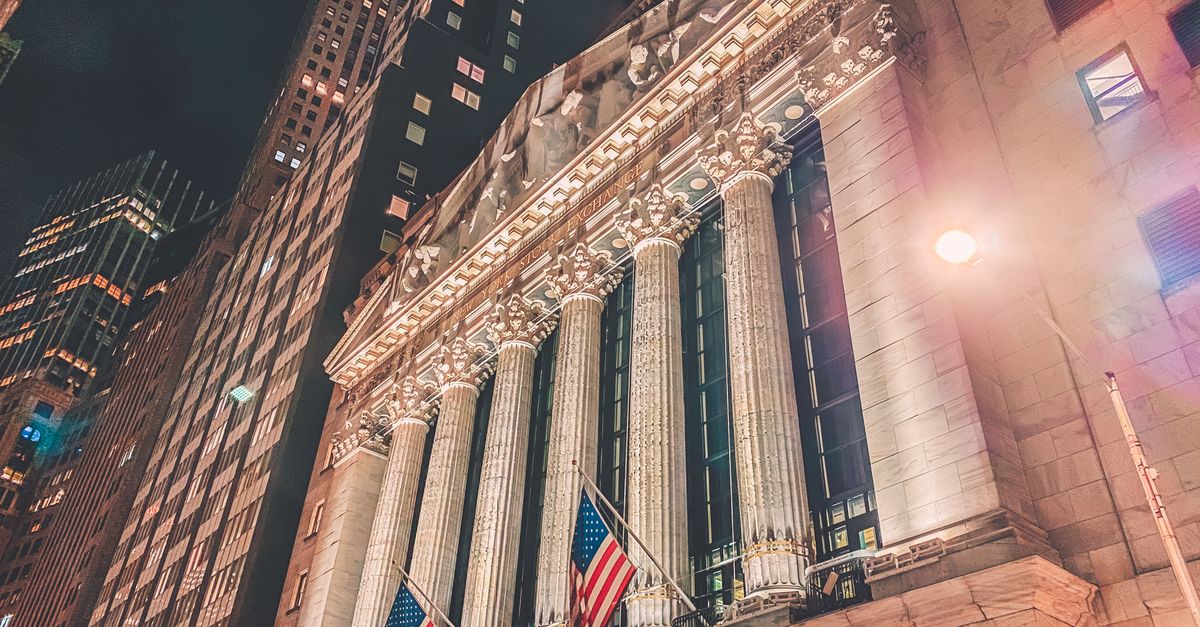 Wall Street sous tension : l'impact de la montée du pétrole et des taux d'intérêt avant la réunion de la Fed 9 découvrez l'univers de wall street, le cœur financier mondial où se négocient actions, obligations et autres instruments financiers majeurs.