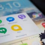 WhatsApp pourrait bientôt permettre l&rsquo;utilisation simultanée de trois comptes sur un seul téléphone