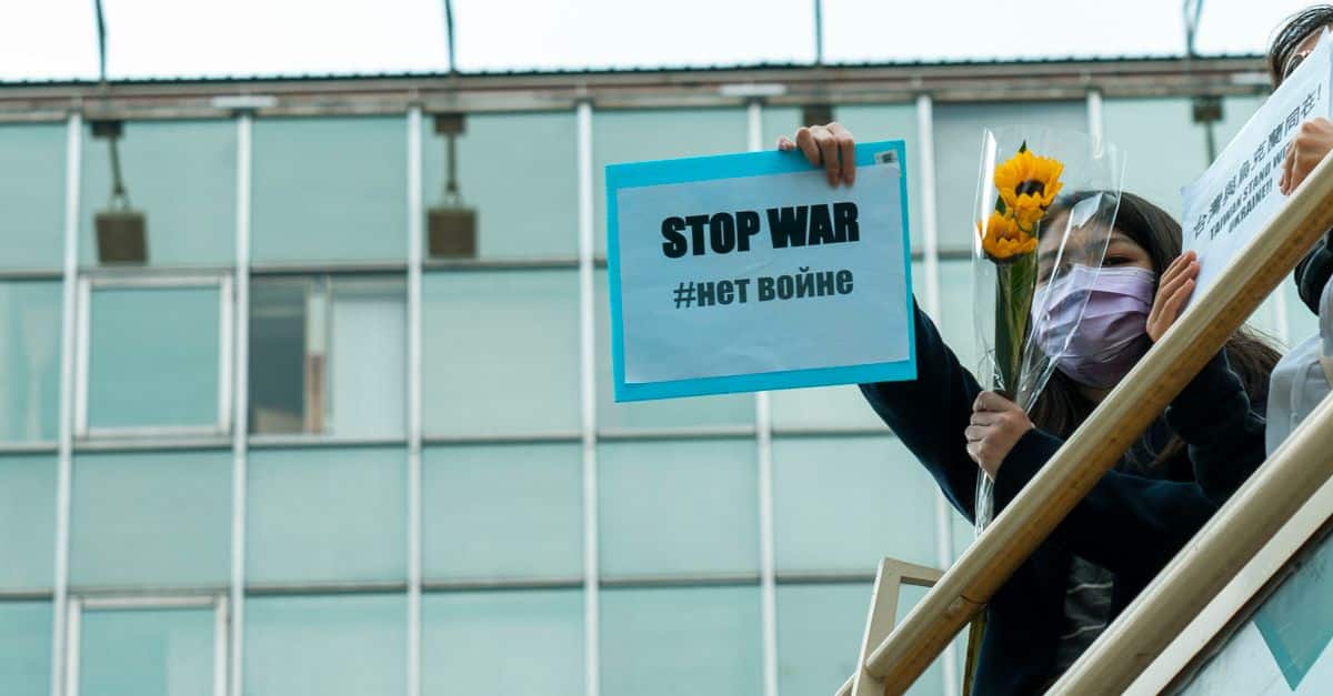 Violences et Gilets Jaunes : Enquête et Décryptage par Le Club de Mediapart 2 découvrez l'actualité et les analyses sur la violence liée au mouvement des gilets jaunes, ses causes, ses impacts et les réponses apportées.